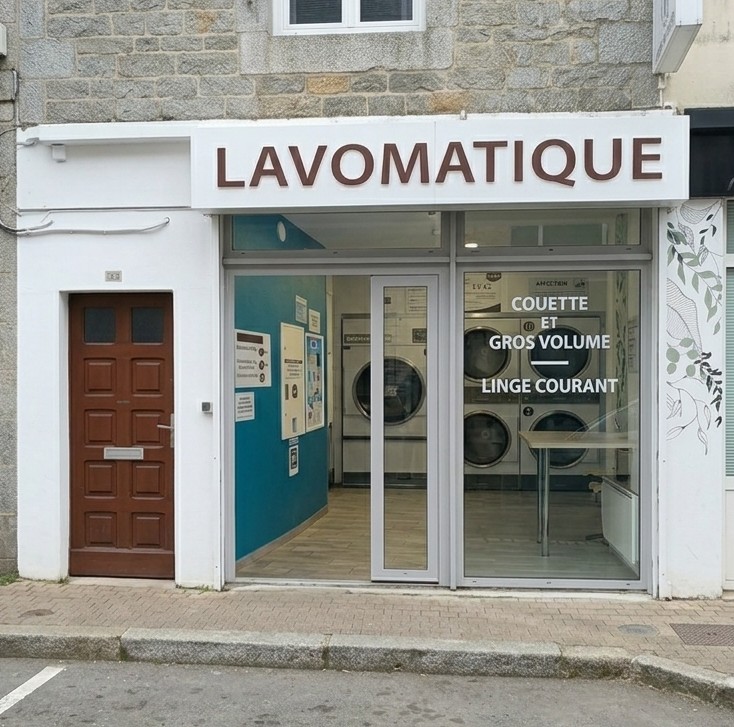 Façade de la laverie Lavomatique, rue Saint-Michel à Guingamp