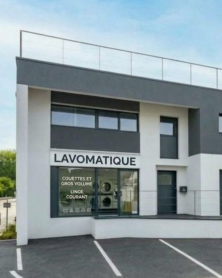 Bâtiment de la laverie Lavomatique de Ploufragan et son parking